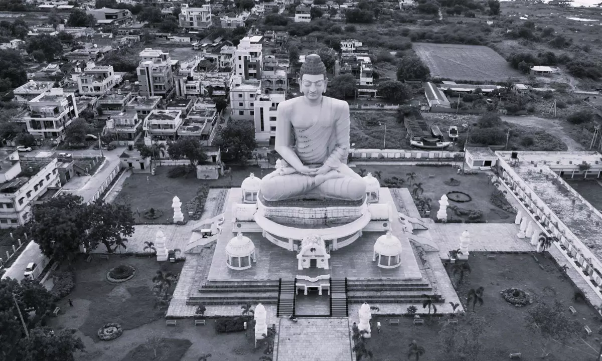 అమరావతి ఇష్యూ - దేశమంతా ఒక్కటైనా.. తెలుగు చిత్ర పరిశ్రమలో చలనం లేదేం?