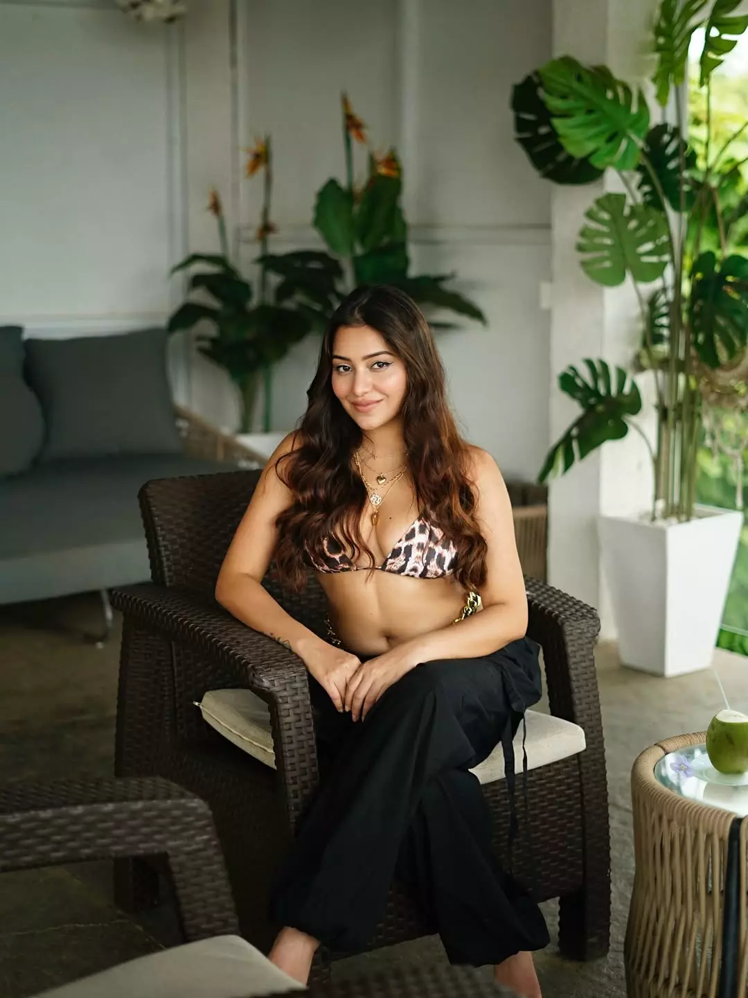 Simran Kaur Sets the Frame on Fire with Bold Glam Look Simran Kaur Sets the Frame on Fire with Bold Glam Look