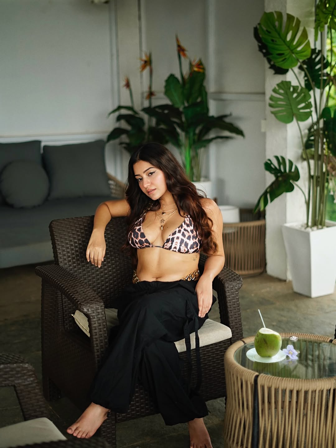 Simran Kaur Sets the Frame on Fire with Bold Glam Look Simran Kaur Sets the Frame on Fire with Bold Glam Look