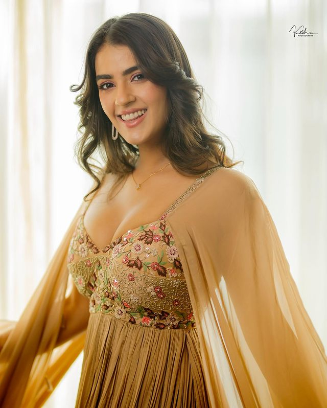 Kavya Thapar Turns Heads with Her Radiant Glam Look Kavya Thapar Turns Heads with Her Radiant Glam Look