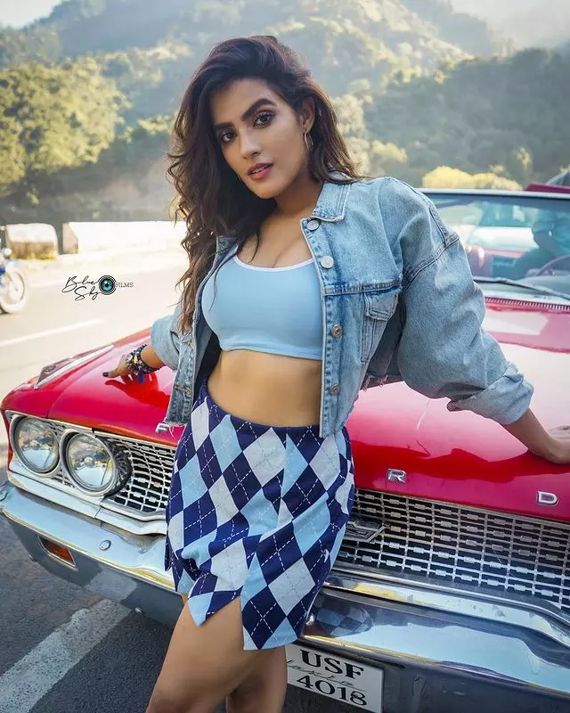 Kavya Thapar Turns Heads with Her Radiant Glam Look Kavya Thapar Turns Heads with Her Radiant Glam Look