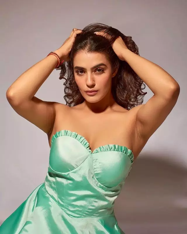 Kavya Thapar Turns Heads with Her Radiant Glam Look