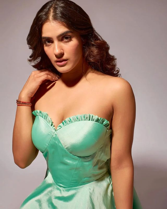 Kavya Thapar Turns Heads with Her Radiant Glam Look Kavya Thapar Turns Heads with Her Radiant Glam Look