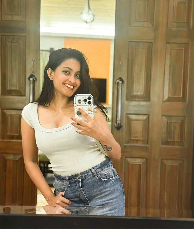 Deepika Pilli’s Refreshing Library Look Steals Hearts Deepika Pilli’s Refreshing Library Look Steals Hearts