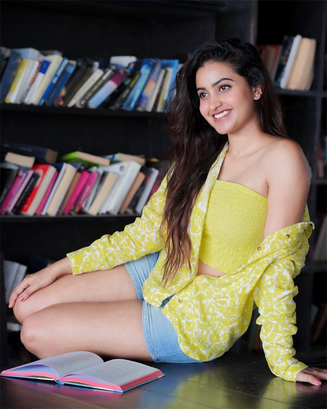 Deepika Pilli’s Refreshing Library Look Steals Hearts