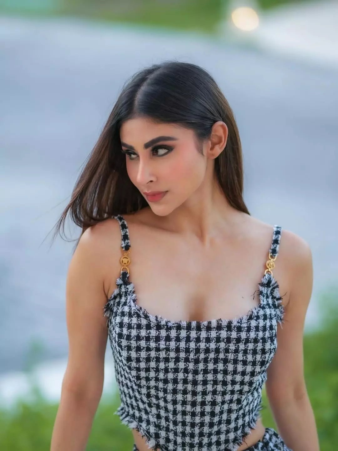 Mouni Roy Keeps It Classy Yet Bold in Latest Click Mouni Roy Keeps It Classy Yet Bold in Latest Click