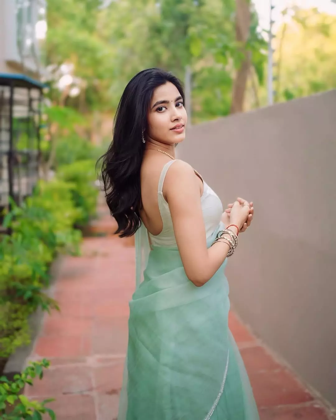 Shivani Nagaram Stuns in Elegant Saree Photoshoot, Wins Hearts with Grace Shivani Nagaram Stuns in Elegant Saree Photoshoot, Wins Hearts with Grace