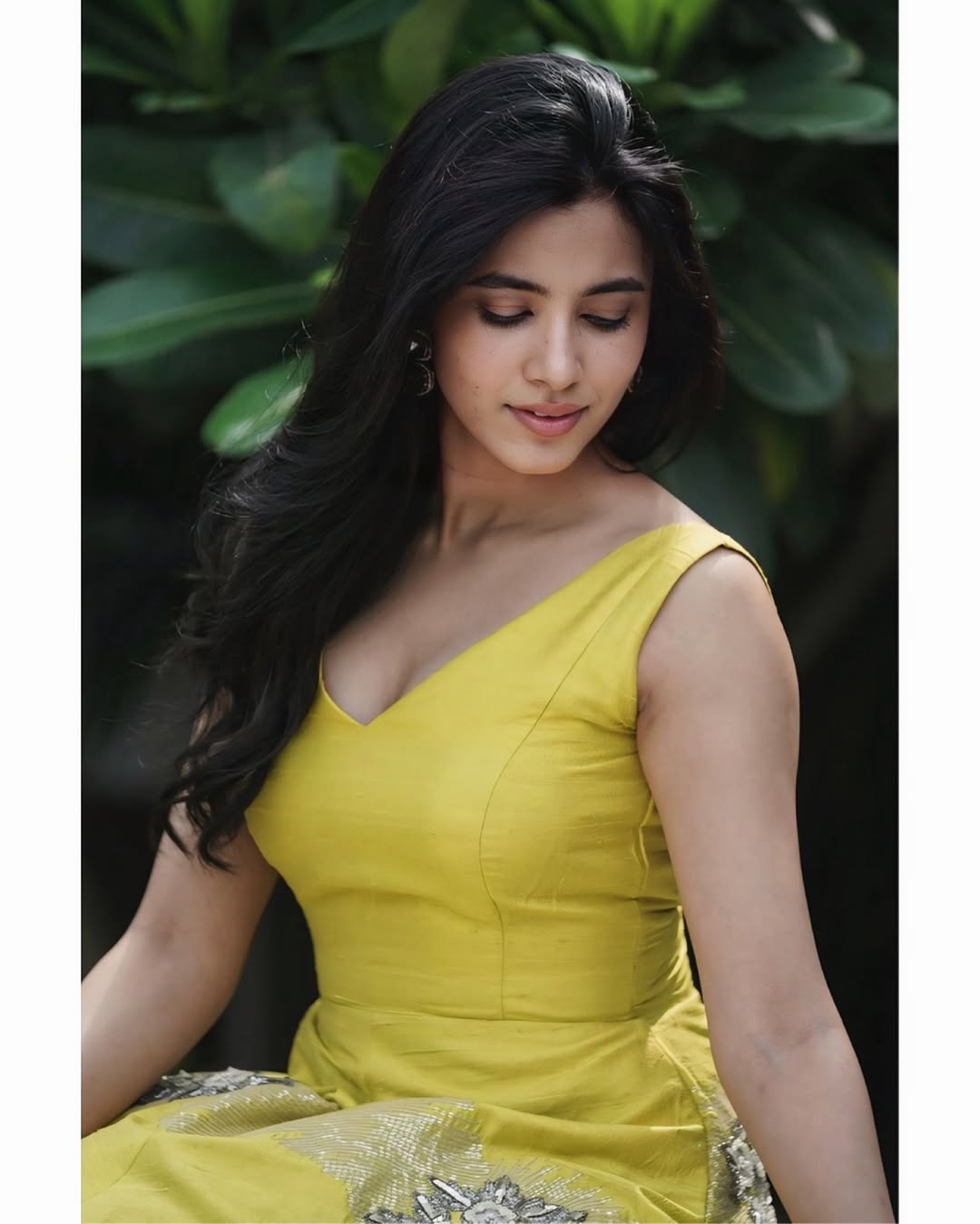 Shivani Nagaram Stuns in Elegant Saree Photoshoot, Wins Hearts with Grace
