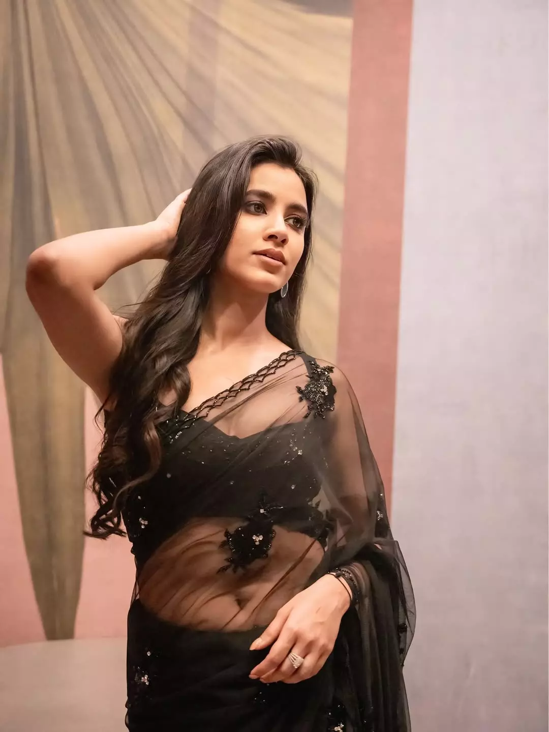 Shivani Nagaram Stuns in Elegant Saree Photoshoot, Wins Hearts with Grace Shivani Nagaram Stuns in Elegant Saree Photoshoot, Wins Hearts with Grace