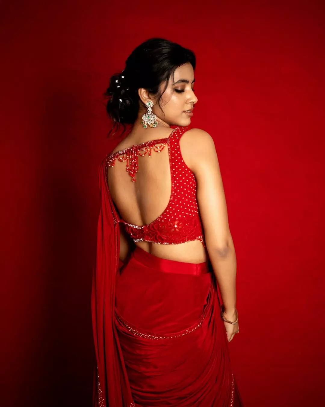 Shivani Nagaram Stuns in Elegant Saree Photoshoot, Wins Hearts with Grace