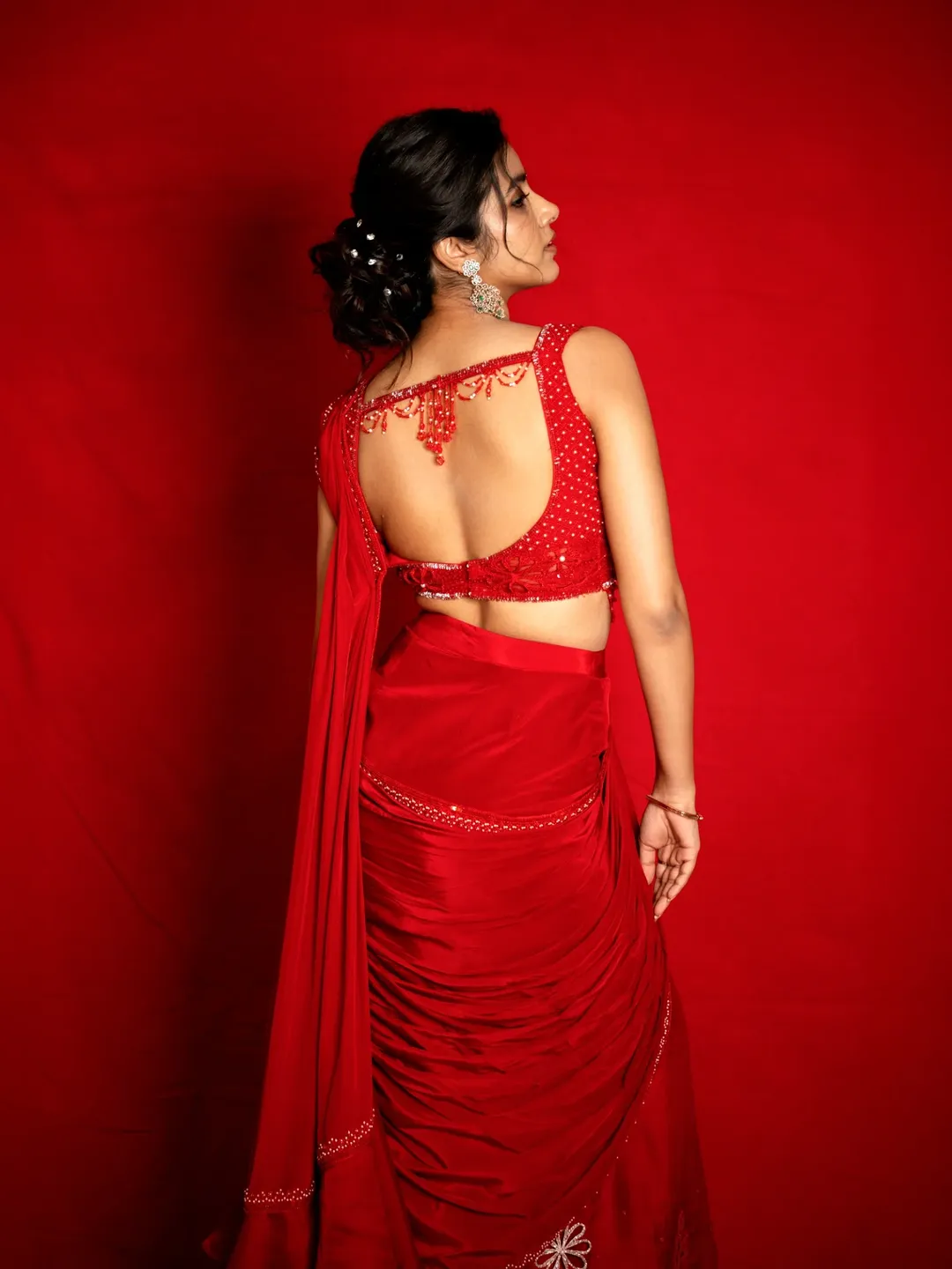 Shivani Nagaram Stuns in Elegant Saree Photoshoot, Wins Hearts with Grace