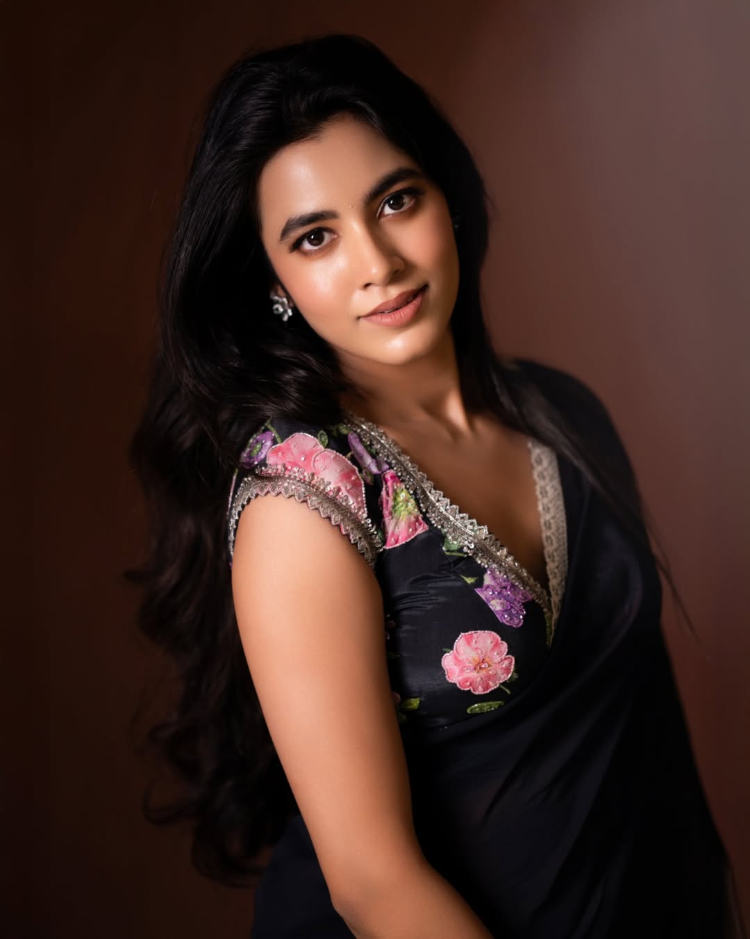 Shivani Nagaram Stuns in Elegant Saree Photoshoot, Wins Hearts with Grace