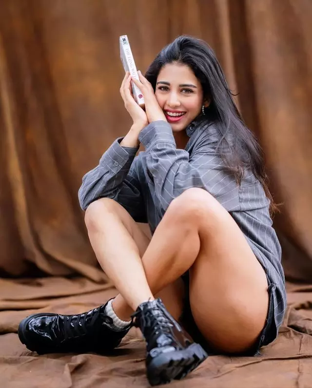 Daksha Nagarkar Serves Chic Vacation Vibes in Style Daksha Nagarkar Serves Chic Vacation Vibes in Style