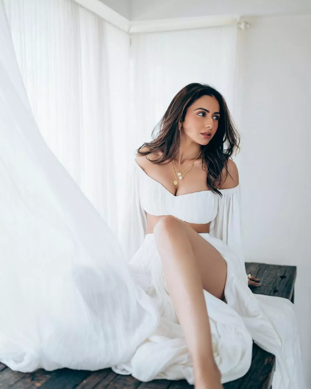Rakul Preet Singh Balances Elegance and Fashion Effortlessly