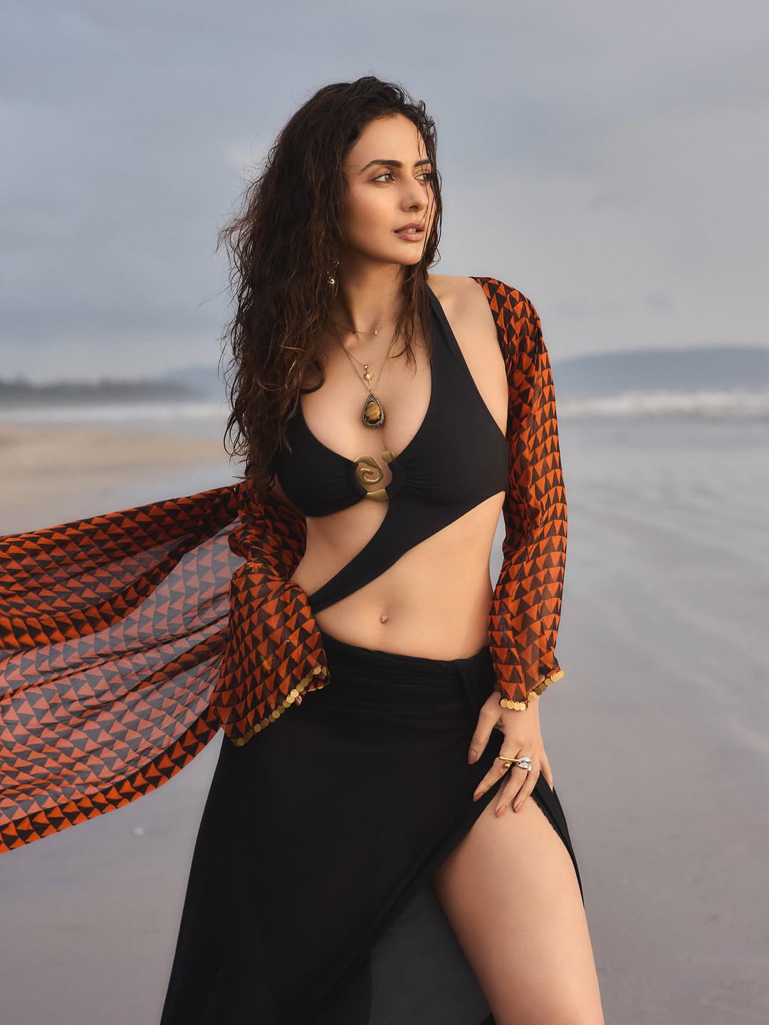 Rakul Preet Singh Balances Elegance and Fashion Effortlessly Rakul Preet Singh Balances Elegance and Fashion Effortlessly