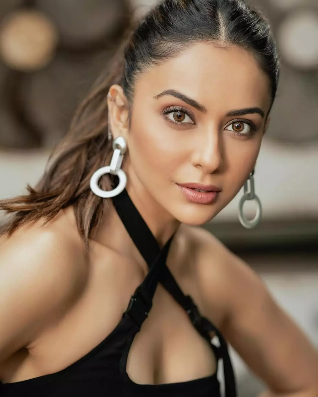 Rakul Preet Singh Balances Elegance and Fashion Effortlessly Rakul Preet Singh Balances Elegance and Fashion Effortlessly