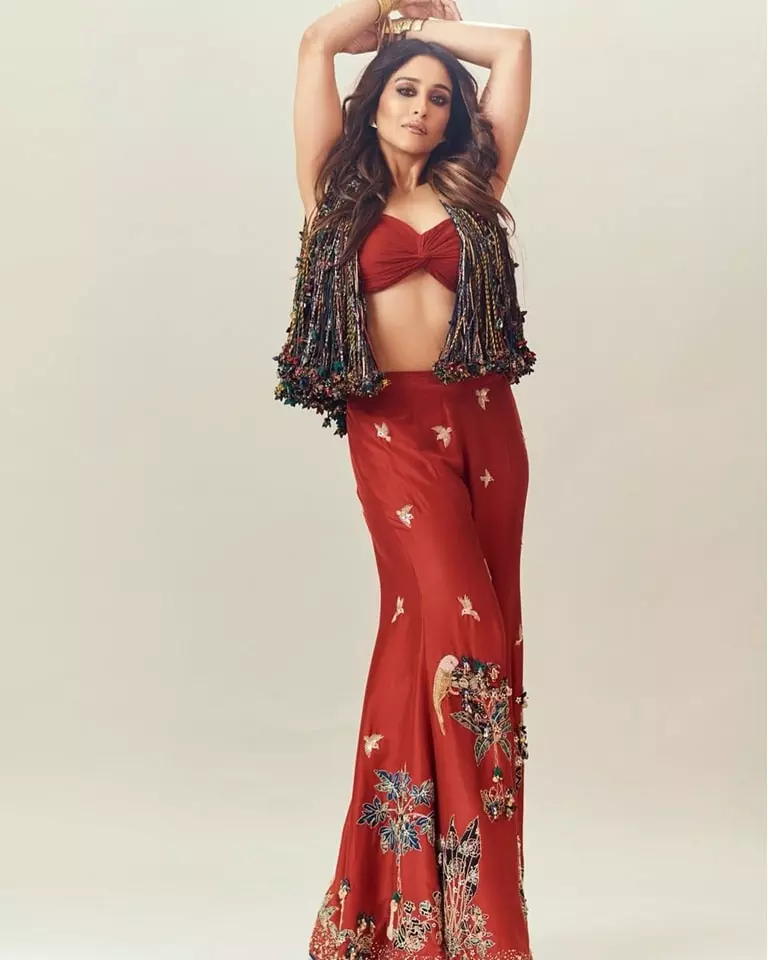 Regina Cassandra Dazzles in Elegant Navy Blue Saree Regina Cassandra Dazzles in Elegant Navy Blue Saree