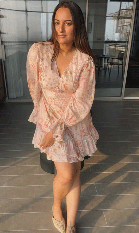 Pretty in Pink: Sonakshi Sinha’s Effortless Glow