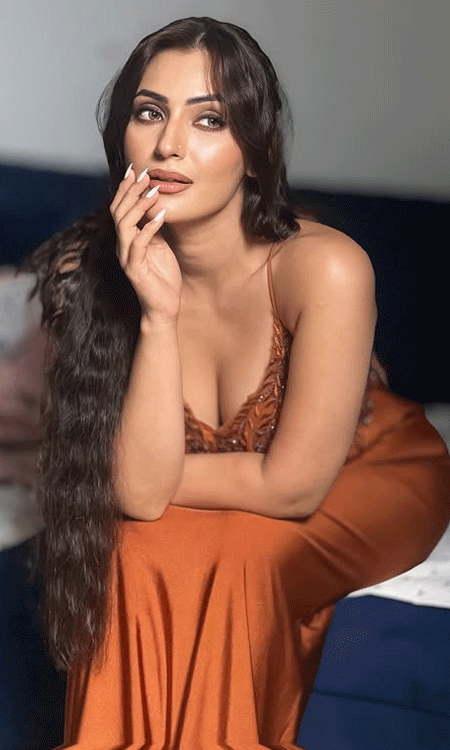 Elegance Redefined: Shivangi Verma at the Star-Studded Night