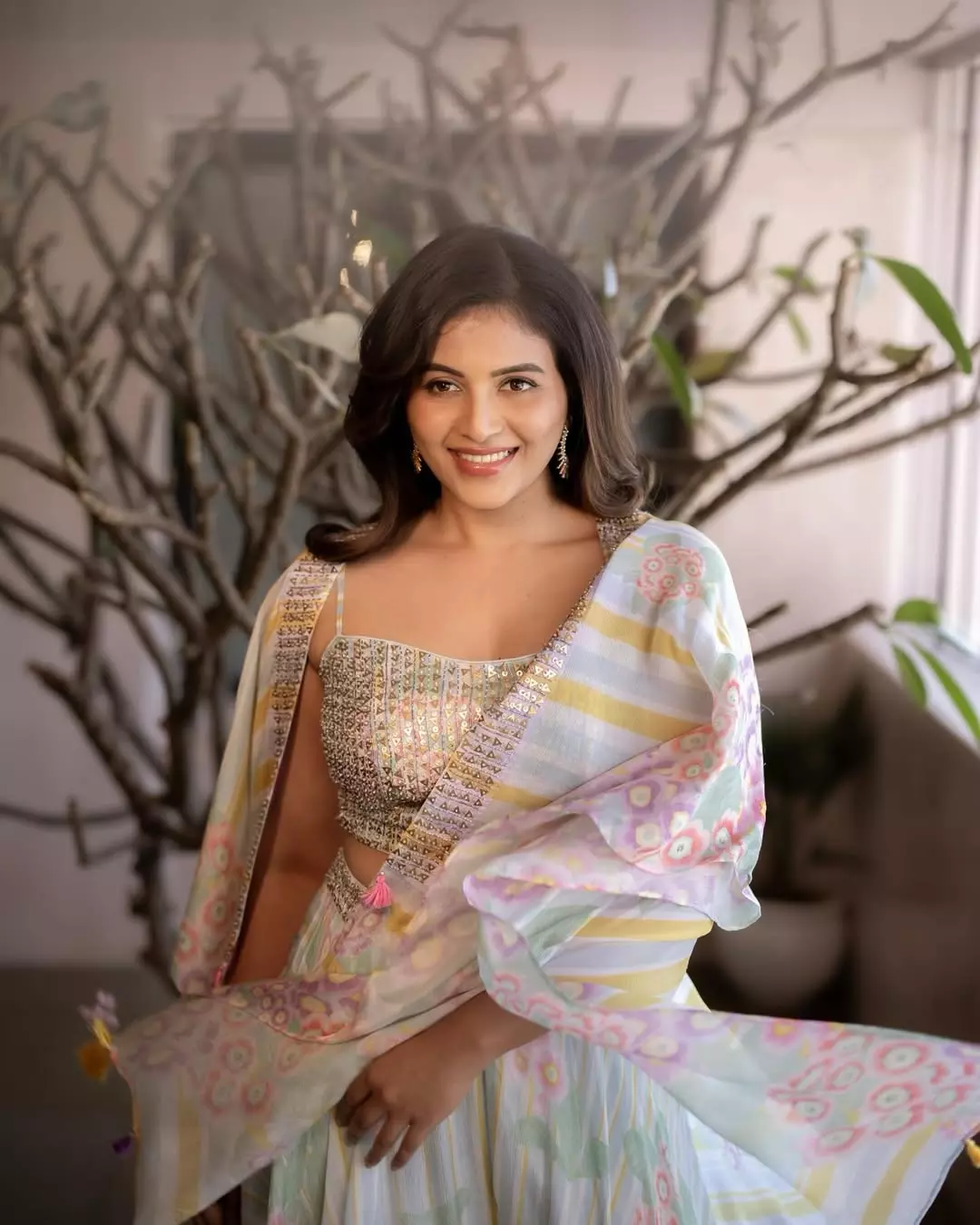 Anjali Shares a Beautiful Corridor Pics on Instagram