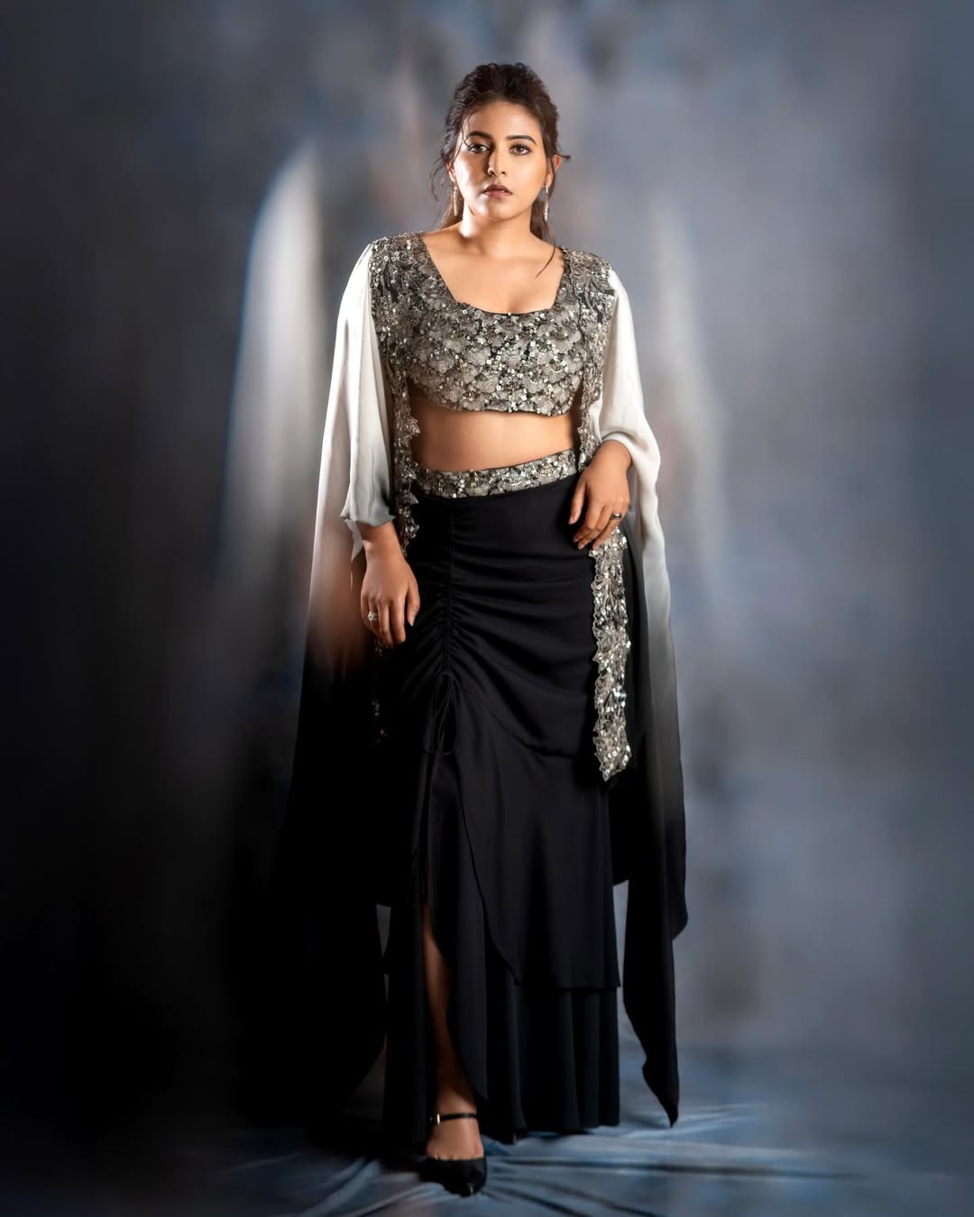 Anjali Shares a Beautiful Corridor Pics on Instagram