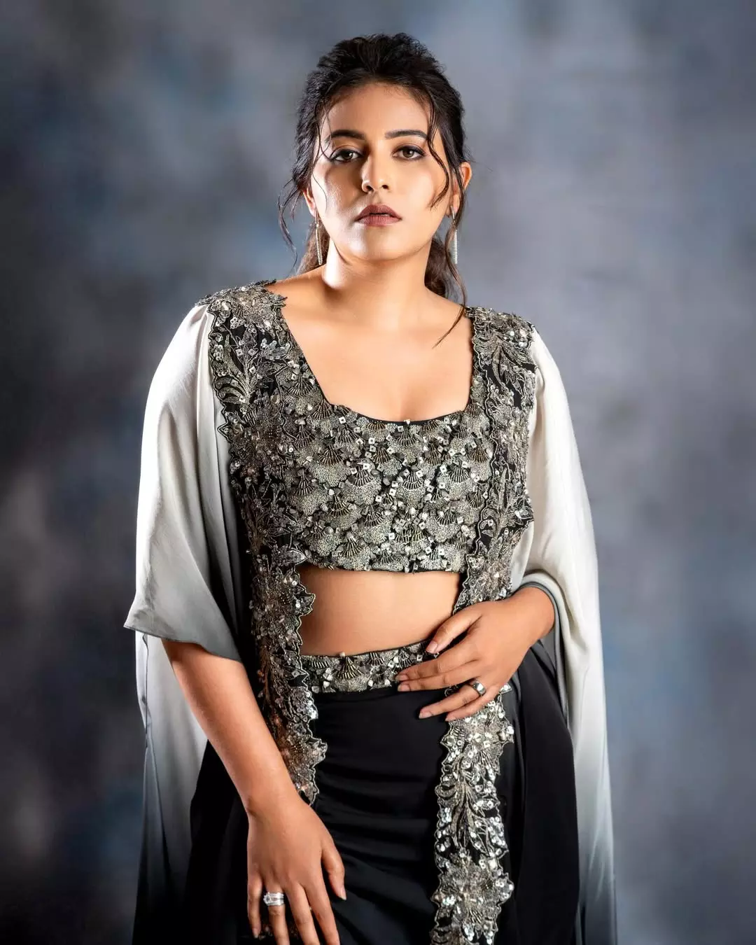 Anjali Shares a Beautiful Corridor Pics on Instagram