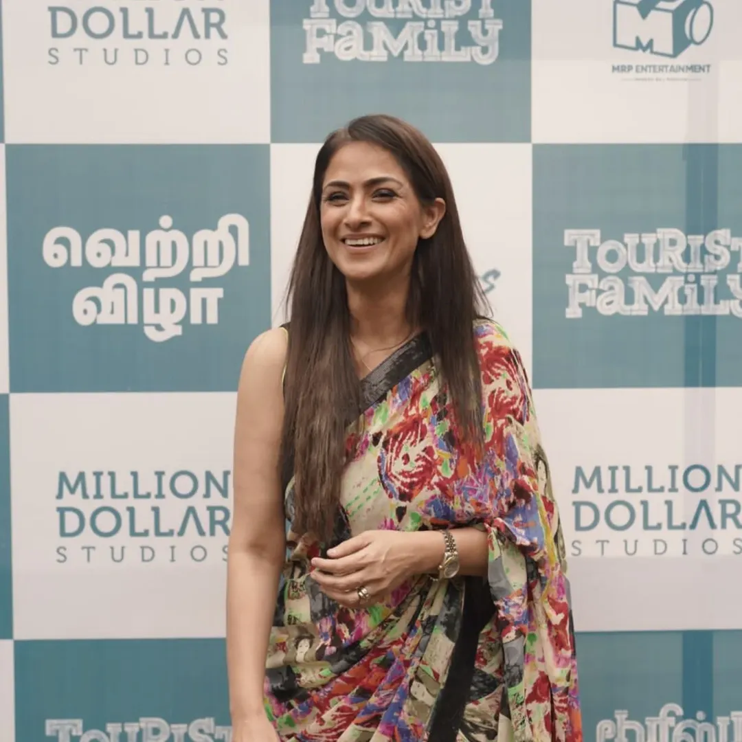 Simran Proves Age Is Just a Number with Her Latest Stylish Look