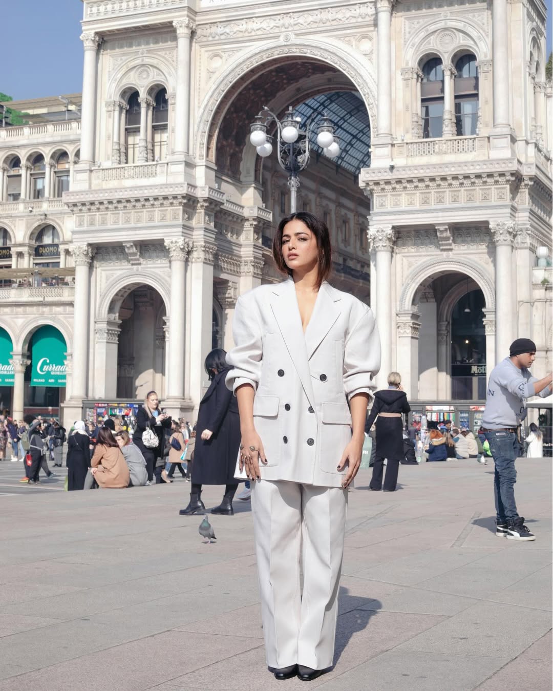 Effortless Beauty: Wamiqa Gabbi’s Style Steals the Spotlight Effortless Beauty: Wamiqa Gabbi’s Style Steals the Spotlight