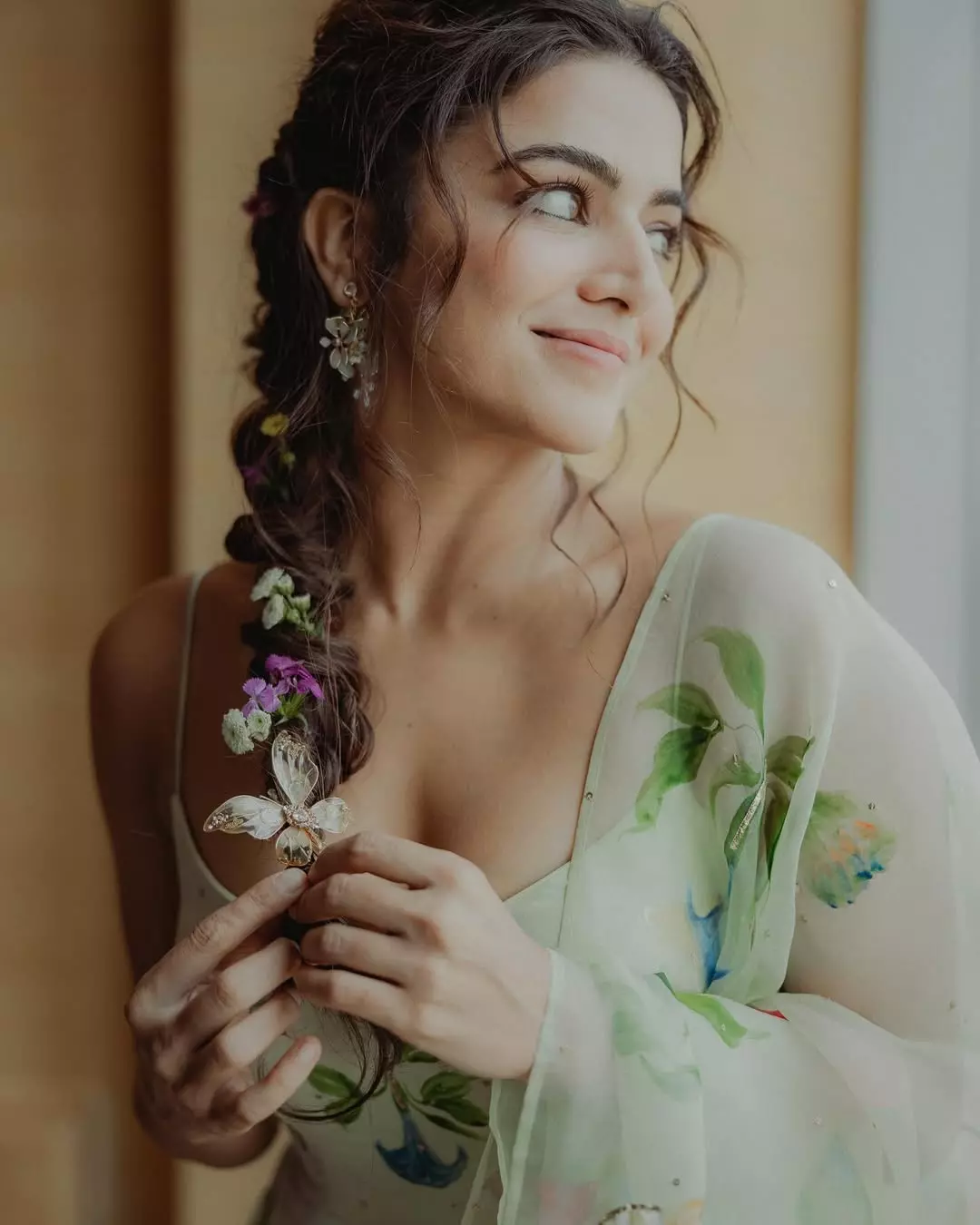 Effortless Beauty: Wamiqa Gabbi’s Style Steals the Spotlight