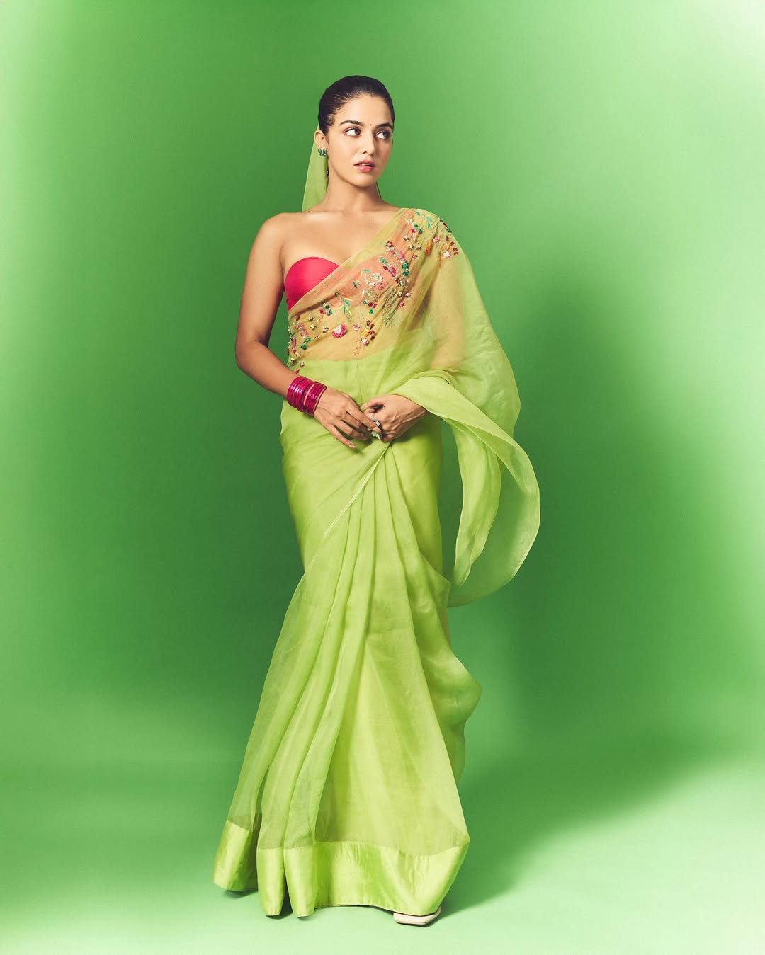 Effortless Beauty: Wamiqa Gabbi’s Style Steals the Spotlight