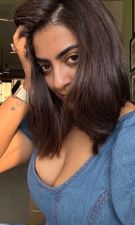 Zayn Marie Khan’s Simple Style That Always Sets Trends