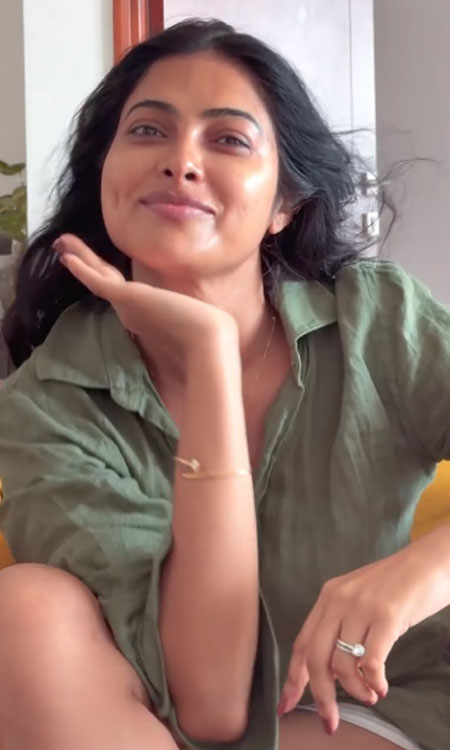 Divi Vadthyas Fresh Morning Glow Steals Hearts