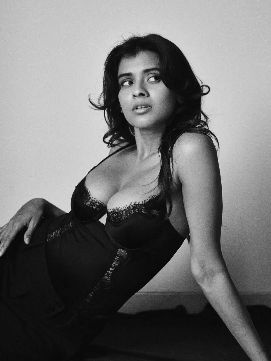 Hebah Patel’s Mesmerizing Frame is Pure Art