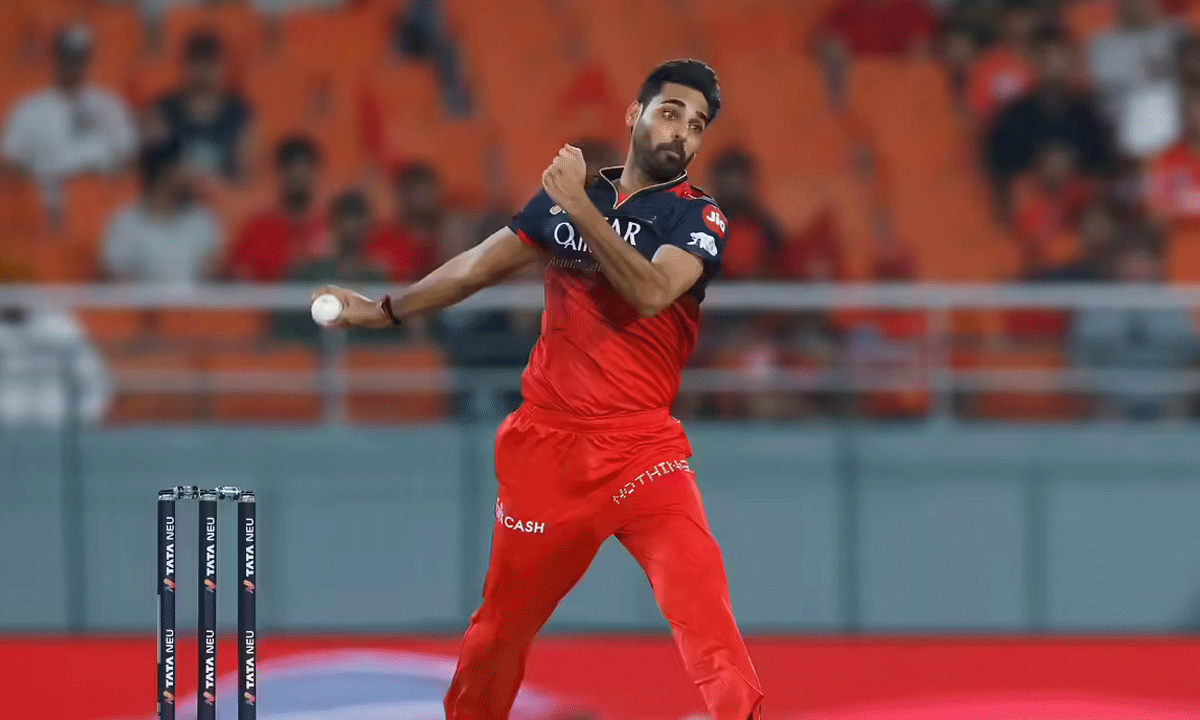 ఐపీఎల్ చరిత్రలో తొలి ఫాస్ట్ బౌలర్ గా భువనేశ్వర్