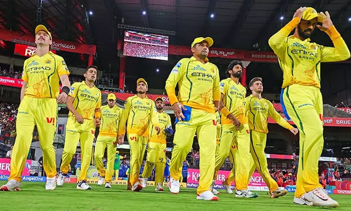 ఐపీఎల్ 2026: సంక్షోభంలో సూపర్ కింగ్స్.. పసుపు సైన్యం పతనానికి కారణమేంటి? ఐపీఎల్ 2026: సంక్షోభంలో సూపర్ కింగ్స్.. పసుపు సైన్యం పతనానికి కారణమేంటి?