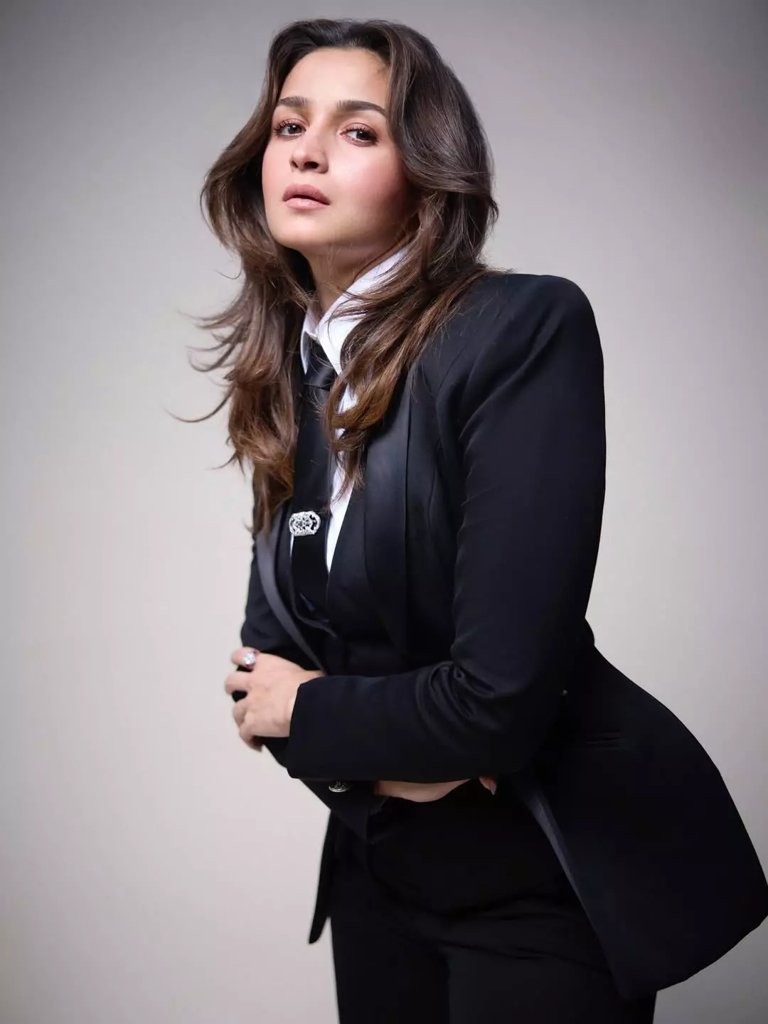 Alia Bhatt’s Tuxedo Moment at Screen Awards