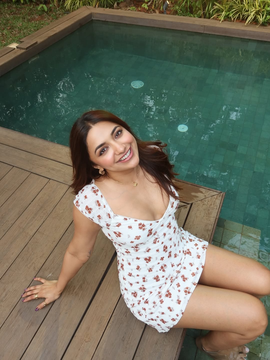 Jiya Shankar’s Sweet Smile Says It All in Her Latest Poolside Click