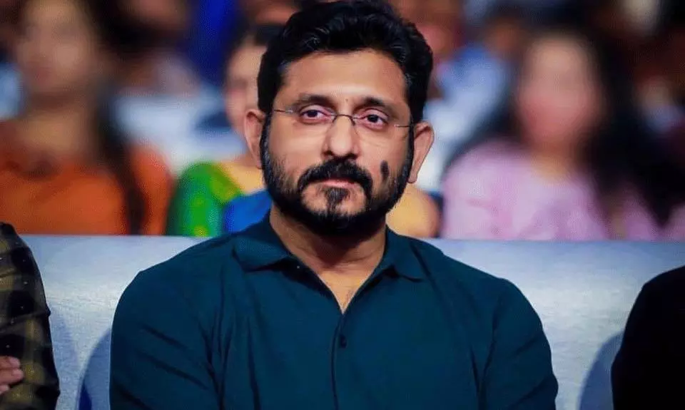 ధురంధర్ కు మనోళ్లు డబుల్ ఖర్చు పెడతారా? రైటర్ అలా అనేశారేంటి?