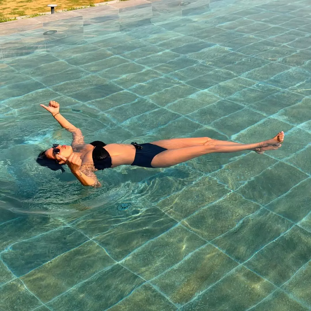 Sunday Vibes by the Pool: Priyanka Chopra’s Relaxed Glamour