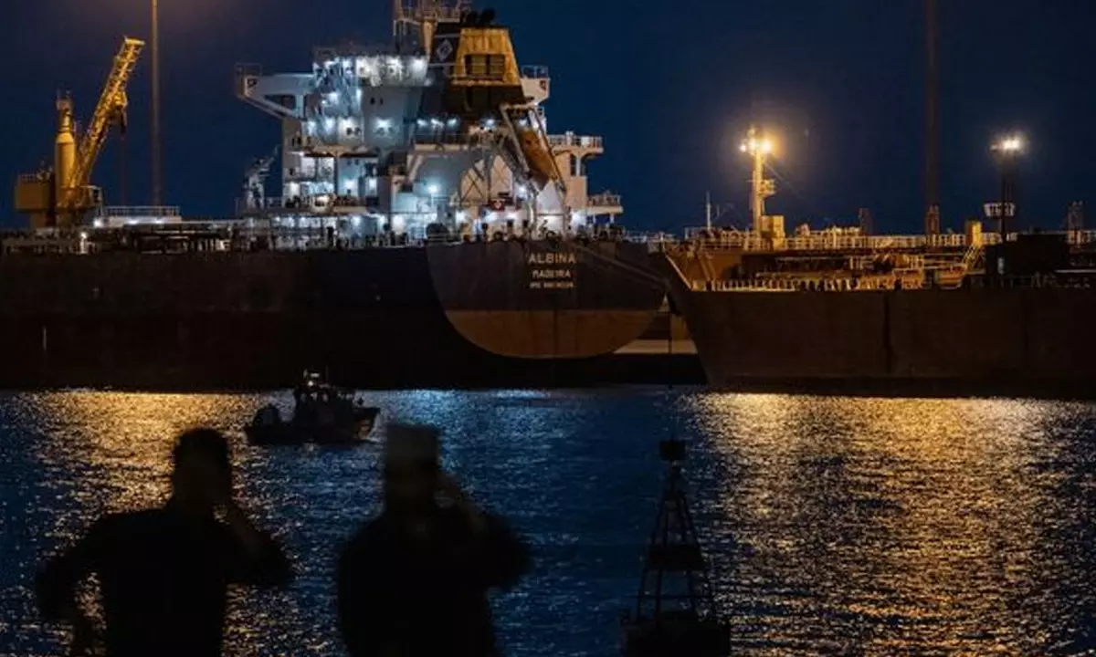 ప్రపంచాన్ని ఉక్కిరిబిక్కిరి చేస్తున్న ఇరాన్.. ఇప్పటికీ అన్ని ఓడలు అక్కడే..