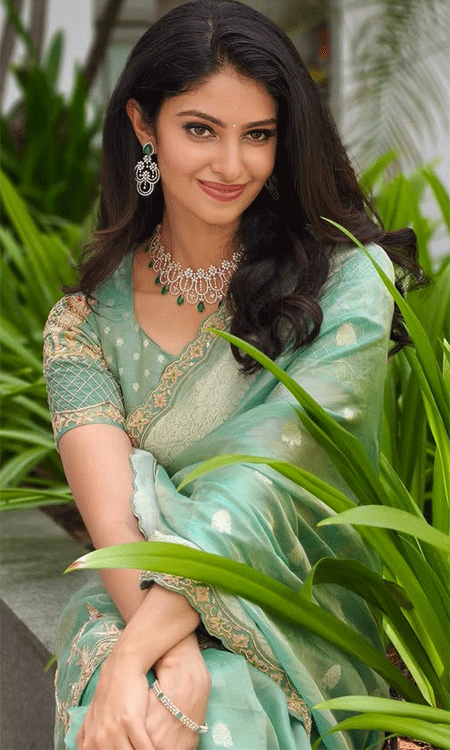 Manasa Varanasi Looks Graceful in Sky Blue Saree