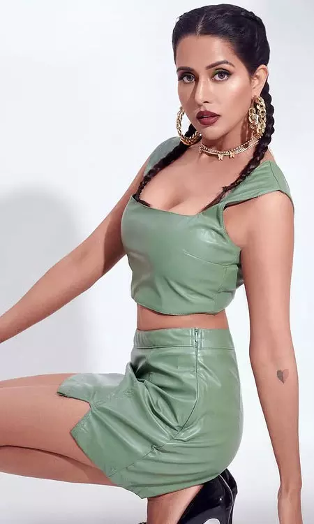 Raiza Wilson’s Fierce and Playful Modeling Poses