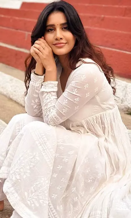 Nabha Natesh Looks Divine at Vidyashankara Temple Photoshoot