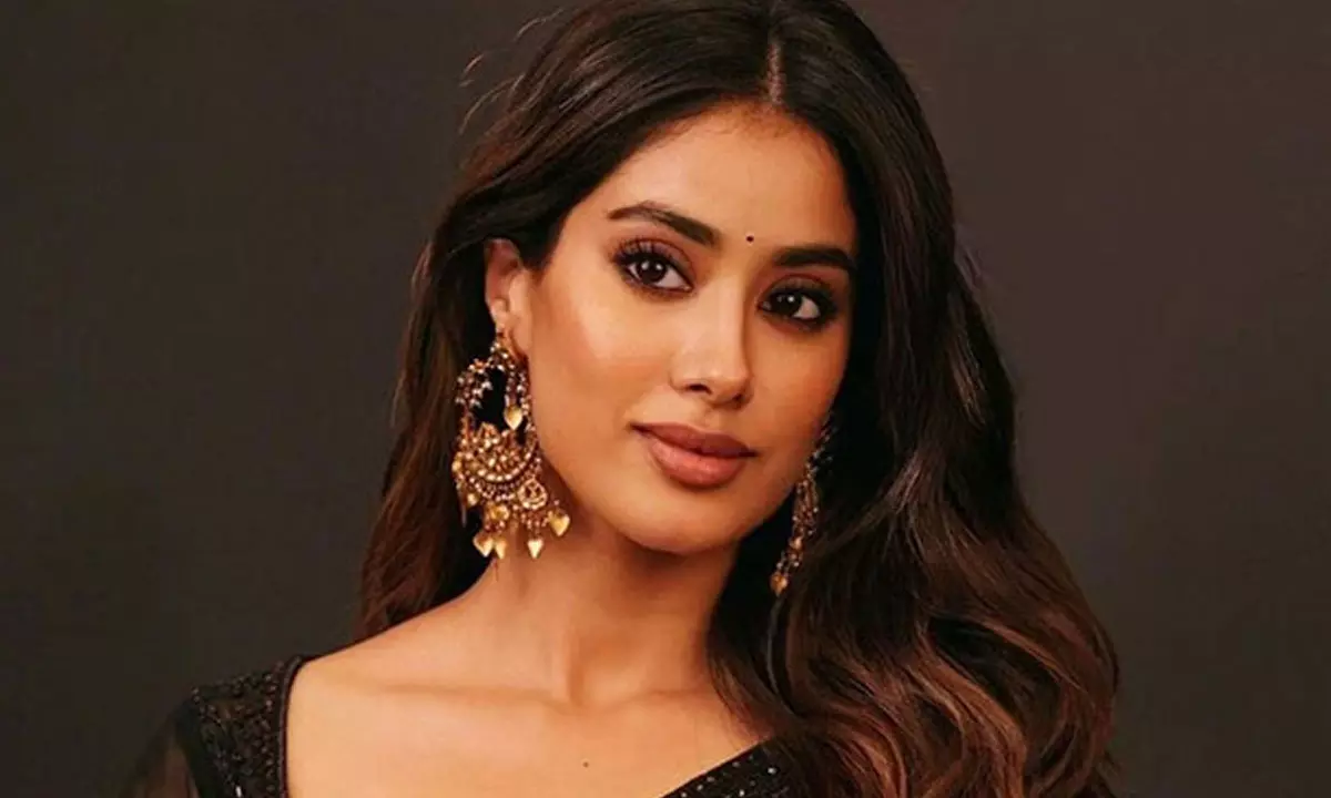 అమ్మ‌ను బాధ‌పెట్టారంటూ జాన్వీ క‌పూర్ వ్యాఖ్య‌లు!