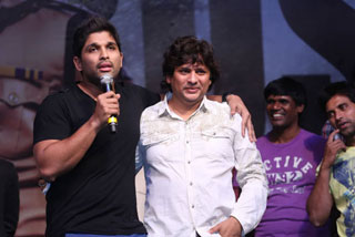 Allu arjun at Race Gurram Success meet
