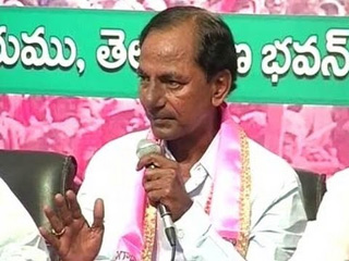 KCR refuse to stay YSR house