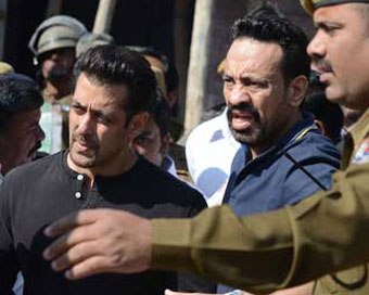 Salman Khan receives SC notices in Blackbuck case