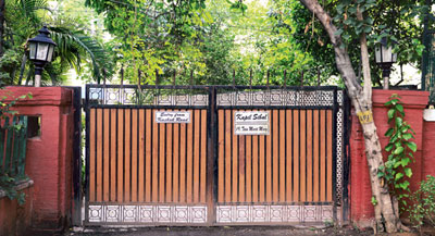 UPA Leaders Not vacate his Govt Guest Houses