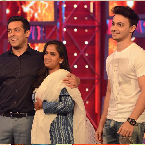 Pic Talk: Salman surprised with newlywed sisters act