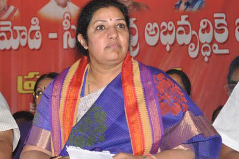 బాబుకు చెక్‌ చెప్పేందుకే చిన్నమ్మను తీసుకొచ్చారా?